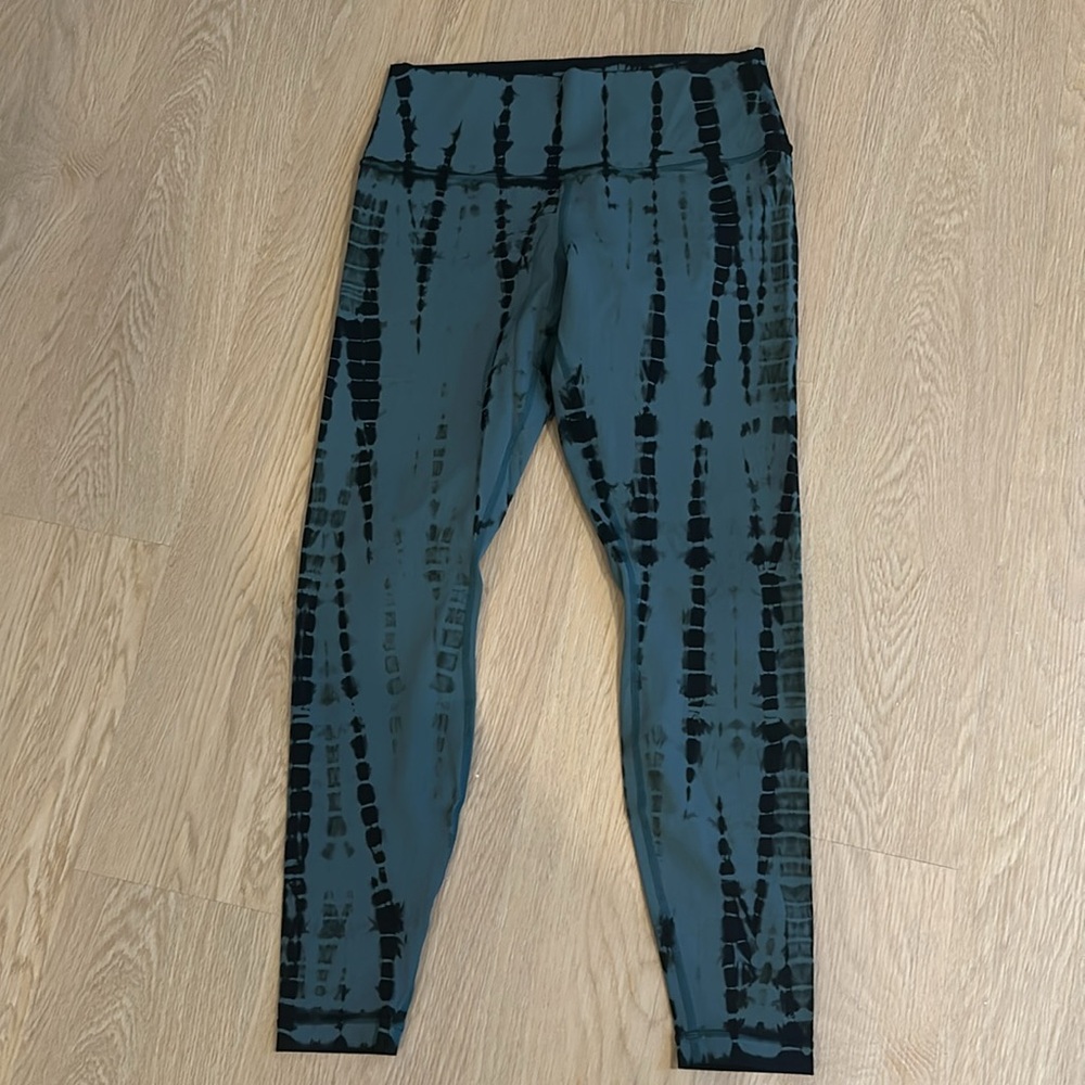 Lululemon Green and Black Tie Dye Leggings